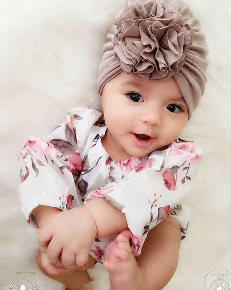 Baby 👶🏽 head wrap Diy Infant Headwrap, Baby Girl Head Wraps, Baby Turban Tutorial, Baby Flower Turban, Headband Wrap, Baby Head Wrap, Baby Girl Accessories, Baby Turban, Girl Accessories