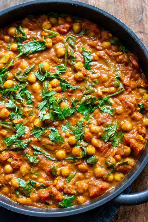 This super-tasty vegan chickpea curry is easy, healthy and absolutely delicious! The tasty curry sauce is so easy to make. Plus, it's so quick and simple that it's perfect for a midweek meal. Coconut-free. Vegan, vegetarian, gluten-free, dairy free. #chickpeacurry #quickcurry #vegancurry #vegetariancurry Dairy Free Curry, Chickpea And Rice, Chickpea Supper Recipes, Indian Food Recipes Easy Vegetarian, Indian Chickpeas, Creamy Chickpea, Cook Chickpeas, Chickpea Indian Recipe, Curry Chickpeas Recipes