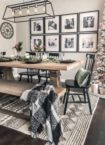 Modern Farmhouse Style Black And White Dining Room, Dining Wall Decor, Teenage Room Decor, Casual Dining Rooms, White Dining Room, Dining Room Wall Decor, Modern Farmhouse Living Room, Farmhouse Dining Room, Dining Room Walls