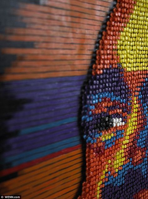 thumbtack and straw art - Google Search Thumbtack Art, Straw Art, Face Off, Everyday Objects, Art Google, Embroidered Friendship Bracelet, Over 50, Pop Culture, Straw