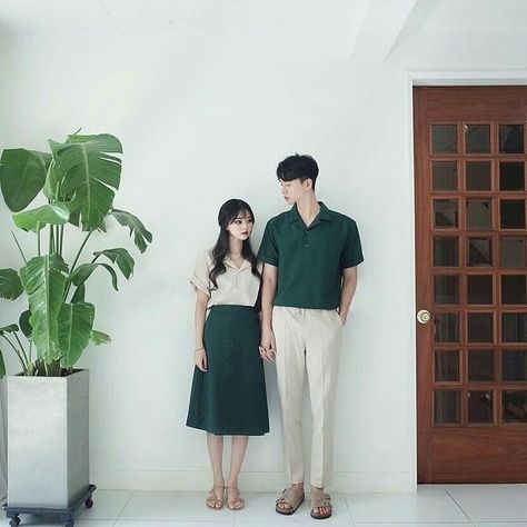 Minimalist Couple Outfit, Green Couple Outfit, Neutral Couple Outfits, Couple Outfits Matching Casual, Prenup Outfit, Couple Ootd, Ootd Couple, Couple Outfits Matching, Outfit Couple