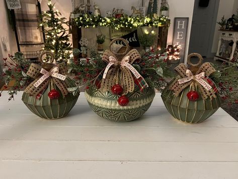 Dollar Tree Bowl Christmas Ornament, Dollar Tree Bowl Ornaments Diy, Dollar Tree Plastic Bowl Ornaments, Dollar Tree Bowl Crafts, Trending Christmas Crafts 2024, Dollar Tree Bowl Ornaments, Christmas Tree Decorations Diy Ornaments, Foldable Paper, Xmas Centerpieces