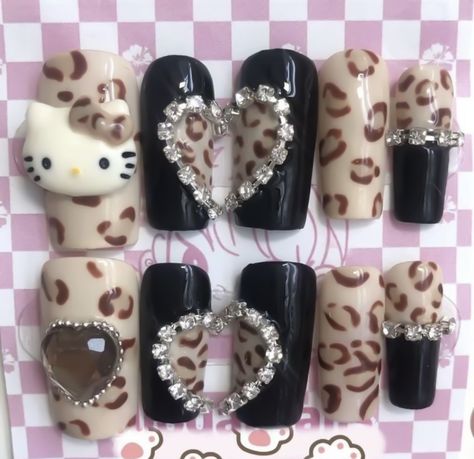 Paznokcie Hello Kitty, Punk Nails, Nagel Tips, Girly Acrylic Nails, Hello Kitty Nails, Harajuku Style, Pretty Gel Nails, Really Cute Nails, Soft Nails