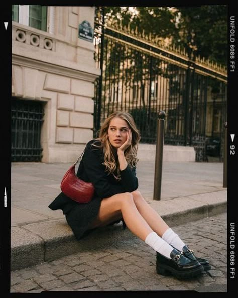 Autumn City Photoshoot, September Photoshoot Ideas, Skirt Photoshoot Poses, Streetstyle Photoshoot, Street Fashion Photoshoot, Street Photography Portrait, Photoshoot London, London Photoshoot, Downtown Photography