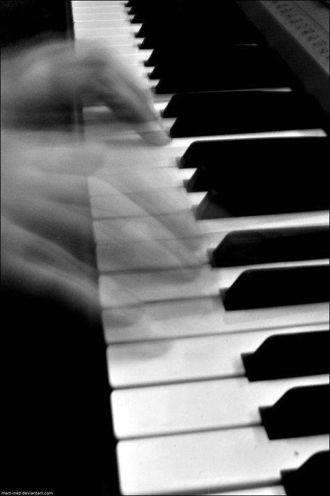 Piano Photography, White Piano, Fotografi Urban, Motion Photography, Fotografi Vintage, Motion Blur, Playing Piano, Photography Classes, Music Aesthetic