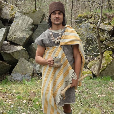 Bronze Age Clothing, Ancient Germany, Prehistoric Fashion, Scifi Clothing, Ancient Clothing, Sci Fi Clothing, Aged Clothing, Fashion Timeline, Celtic Warriors