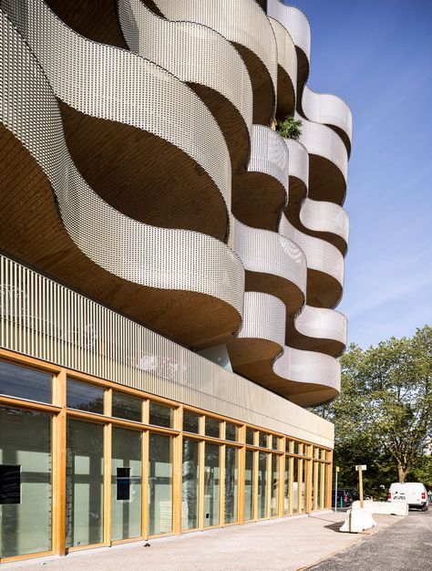 Undulating balconies wrap housing development on Parisian island Warehouse Facade, Architecture Unique, Hotel Facade, College Architecture, Round Building, Commercial And Office Architecture, Skyscraper Architecture, Architecture Building Design, Best Office