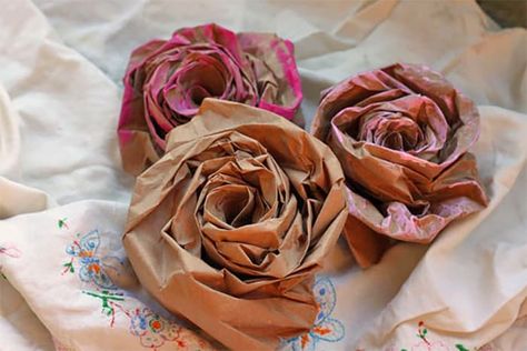 Paper Bag Roses, Portable Crafts, Old Home Decor, Paper Bag Flowers, Brown Paper Lunch Bags, How To Make A Paper Bag, Diy Paper Bag, Paper Flowers Diy Easy, Paper Sack