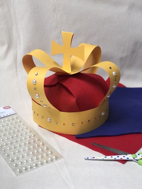 Create a crown fit for royalty with some card, felt and sticky gems! #crown #royal #handmade #makeyourown #coronation #card #felt #royalcrown #king #queen Candy Crown, King And Queen Crowns, King Craft, Make A Crown, King Card, Crown Crafts, King Or Queen, Diy Crown, Paper Crowns