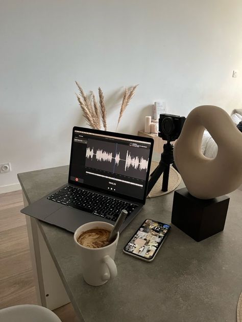 Podcast Studio Astetic, Vision Board Pictures Podcast, Podcast Aethestic, Vision Board Inspo Pictures Podcast, Podcast Success Aesthetic, Podcast Mic Aesthetic, Podcast Vision Board Pictures, Podcast Recording Aesthetic, Content Vision Board