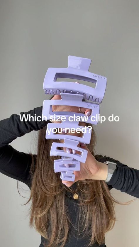 TONI ROSE | Claw Clips & Hair Essentials on Reels | MCR-T · My Barn My Rules How To Bun, Easy Hairstyles For Thick Hair, Cute Quick Hairstyles, Fall Hairstyles, Vlasové Trendy, Hairstyles For Layered Hair, Hair Tips Video, Trendy Hairstyle, Hairstyle Inspiration