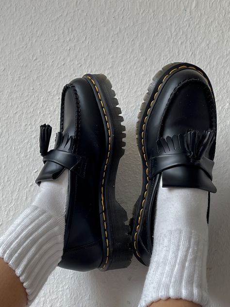 #drmartens #drmartenstyle #loafers #loafershoesoutfit #preppysummeroutfits Doc Marten Tassel Loafers Outfit, Chunky Loafers Outfit Aesthetic, Loafer Doc Martens, Women’s Chunky Loafers, Dc Martens Loafers, Woman’s Loafers, Doc Marten Loafers Women Outfit, Dr Martens Adrian Loafers Women Outfit, Doc Martens Loafers Outfit Women