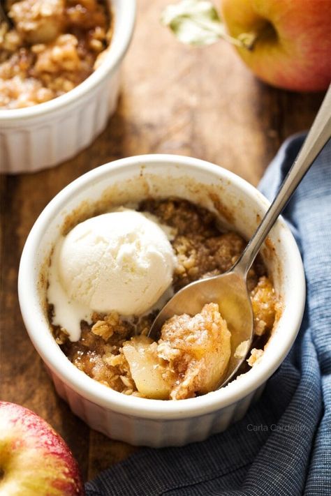 Small Apple Crisp Recipe, Apple Crisp For 2 People, Personal Apple Crumble, Easy Two Person Desserts, Easy Apple Crisp Small Batch, Apple Crumble For Two, Apple Desserts For Two, Small Apple Crisp, Apple Crisp Individual Recipe