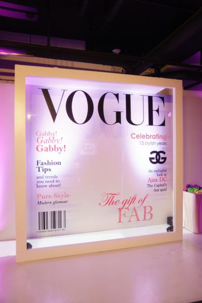 Photo Booth Box Design, Vogue Magazine Photo Booth, Diy Magazine Cover Photo Booth, Magazine Cover Backdrop, Birthday Magazine Cover Design, Plexiglass Photo Booth, Selfie Room Photo Booths, Diy Magazine Photo Booth, Photo Booth Design Ideas