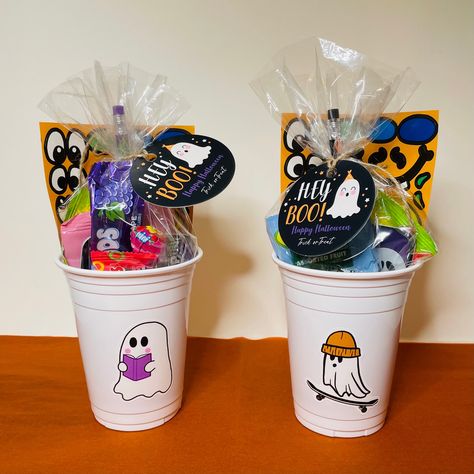 Boo Cup filled with goodies, not just candies. These cups are perfect for your Halloween Gifts for your kids / classroom gifts  They are also perfect for your Halloween Party as favors. Includes Boo cup, pencil, activity pumpkin stickers, snacks and candies. Decal on the cup are all different style of Boo Ghosts Staff Halloween Gifts, Small Boo Basket Ideas, Halloween Gift Ideas For Coworkers, Boo Gifts For Coworkers, Trick Or Treat Goodie Bags, Halloween Cup Ideas, Boo Grams, Halloween Classroom Treats, Boo Bags