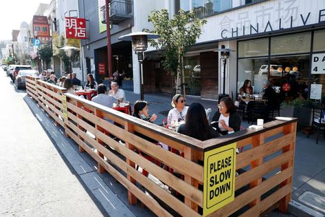 One month in, outdoor dining is an important yet messy lifeline for S.F. restaurants - SFChronicle.com Outdoor Dining Restaurant Design, Outdoor Sitting Area Ideas Restaurant, Open Cafe Outdoor Design, Cafe Outdoor Seating, Outdoor Cafe Seating, Outdoor Seating Cafe, Side Yard Ideas, Outdoor Restaurant Patio, Restaurants Outdoor Seating