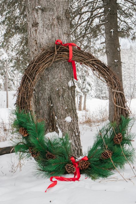 You won't believe how quick + easy this simple DIY Giant Christmas Wreath was to make!  #christmaswreath #giantchristmaswreath #DIYchristmaswreath Diy Extra Large Outdoor Christmas Wreath, Diy Big Wreath, Diy Giant Christmas Wreath, Giant Outdoor Wreath, Diy Large Wreath Christmas, Huge Wreath Christmas, Extra Large Outdoor Christmas Wreaths, Diy Large Outdoor Wreath, Large Christmas Wreath Outdoor