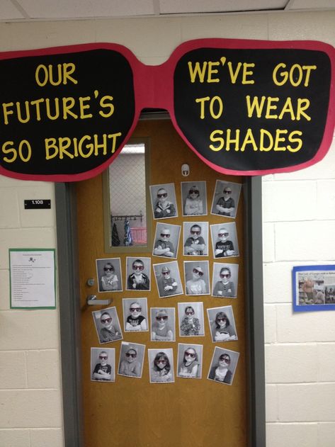 End of the year/ future career door decoration Room Door Ideas, Classroom Welcome, School Door Decorations, Preschool Bulletin, Teacher Doors, School Doors, Preschool Graduation, Door Displays, Door Decorations Classroom