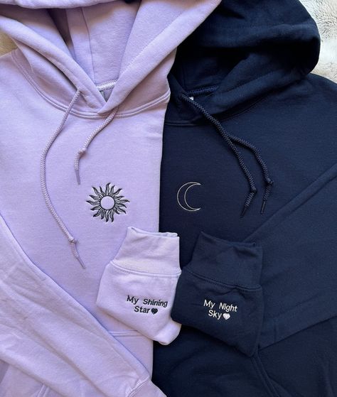 If they sent this to you, they wanna get matching hoodies🤭💕 Which one would you get?💖 Including my custom embroidery from your own photo set & custom car embroidery! Available on my site🌷 This gift is something they will wear forever & when they wear it they’ll be reminded of how much love & appreciation you have for them🫶🏼 SHOP NOW~Link in bio<3 ~~ #anniversary #anniversarygift #gift #embroiderymachine #embroidery #custominitials #asmr #embroideryasmr #SmallBusiness #bfgiftideas #gfgi... Customized Hoodies Ideas, Couple Embroidery Design Hoodie, Bff Hoodies For 2, Matching T Shirts Couple, Couples Hoodies Aesthetic, Couple Hoodies Ideas Design, Embroidery On Hoodies, 3 Anniversary, Bff Hoodies