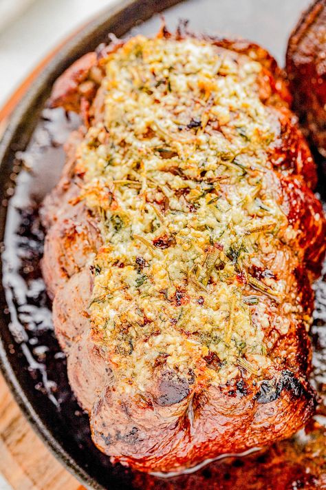 Easy Beef Tenderloin Roast with Garlic Herb Butter — An EASY yet IMPRESSIVE dish that’s ready in under an hour! Roasting beef tenderloin in the oven results in perfectly MOIST and TENDER meat every time, and the garlic herb butter adds tons of flavor without overwhelming the beef. If cooking beef tenderloin intimidates you, follow this straightforward recipe! Beef Tenderloin In The Oven, Easy Beef Tenderloin, Tenderloin In The Oven, Oven Roast Beef, Cooking Beef Tenderloin, Cooking Beef, Beef Tenderloin Roast, Tenderloin Roast, Cooking The Perfect Steak