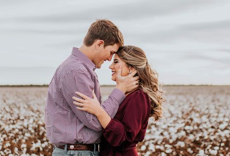 Cotton Couple Pictures, Couple Cotton Field Pictures, Fall Cotton Field Family Pictures, Cotton Feild Pics, Cotton Family Pictures, Cotton Field Engagement Pictures, Cotton Field Photoshoot Family, Cotton Field Family Pictures Outfits, Cotton Field Photoshoot