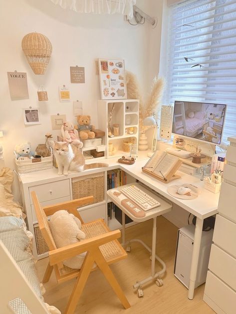 Aesthetic Desks, Cozy Desk, Study Desk Decor, Desk Setups, Aesthetic Desk, Desk Inspo, Office Room Decor, Pinterest Room Decor, Study Room Decor