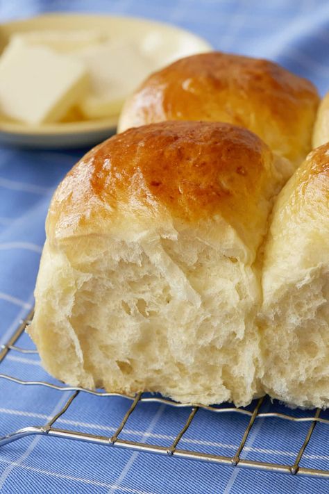 Potato Crescent Rolls, Potato Rolls Recipe Mashed, Mashed Potato Dinner, Mashed Potato Rolls, Potato Dinner Rolls Recipe, Potato Roll Recipe, Thanksgiving Rolls Recipes, Potatoes And Meat, Refrigerator Rolls