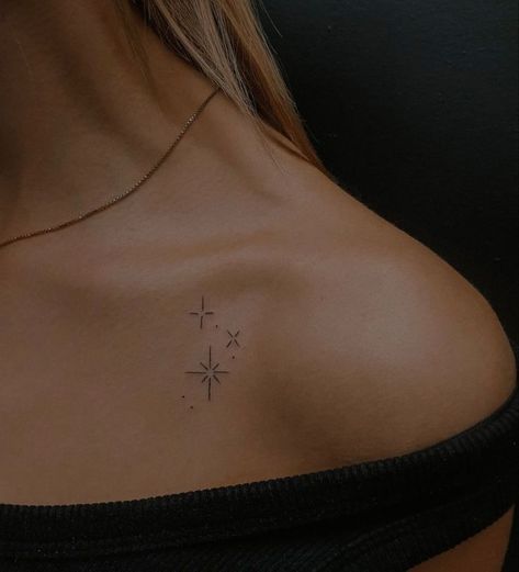 Little Star Tattoo, Tattoo On Collarbone, Small Star Tattoos, Basic Tattoos, Bone Tattoos, Mini Tattoo, Petite Tattoos, Star Tattoo, Small Hand Tattoos