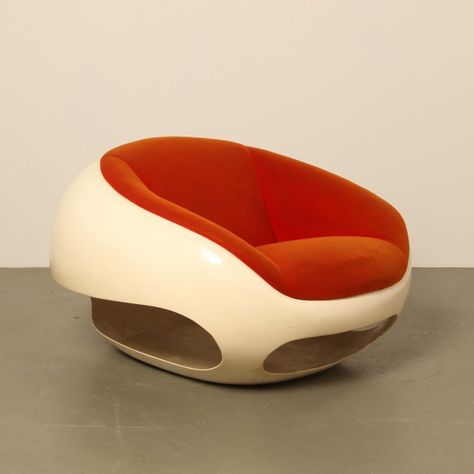 Space Age Furniture, Poltrona Design, Pod Chair, Retro Interior Design, Retro Interior, Funky Furniture, Chaise Design, Retro Futuristic, Cool Chairs