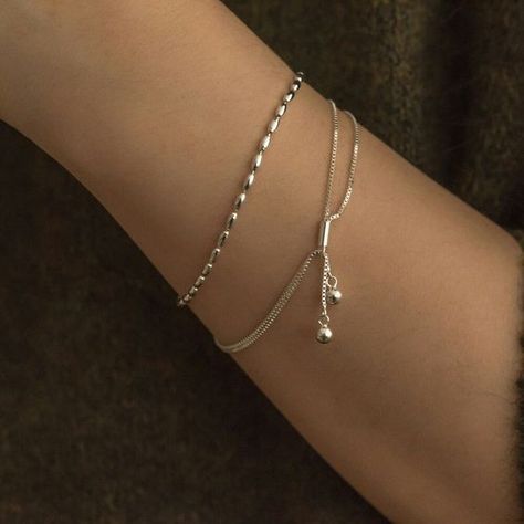 Hands Accessories Aesthetic, Silver Simple Bracelet, Korean Silver Jewelry, Minimalist Jewelry Silver Necklace, Bracelet Simple Silver, Silver Jewelry Rings Simple, Silver Aesthetic Bracelets, Korean Style Jewelry, Cute Silver Accessories