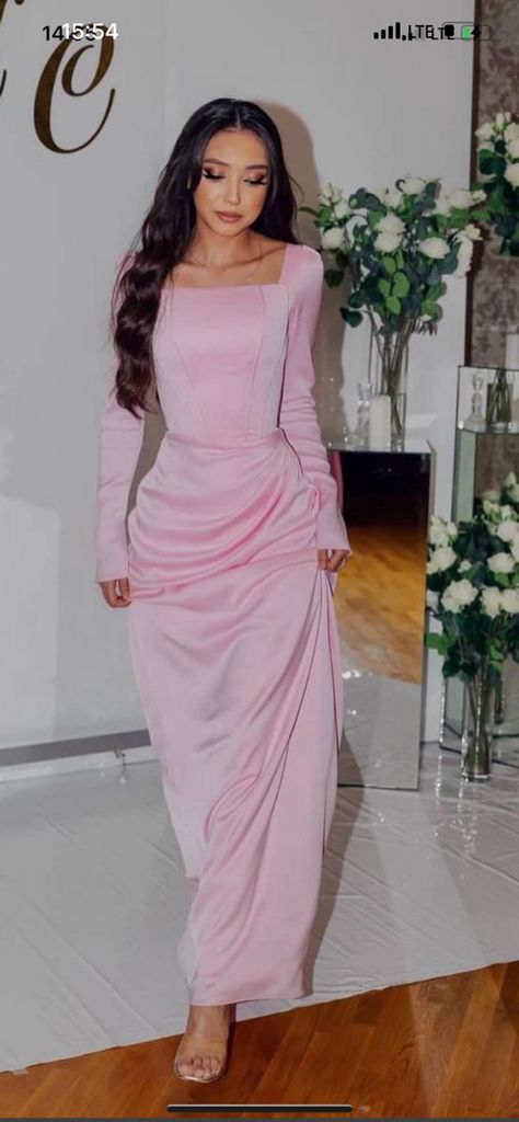 Modest Grad Dresses, Simple Soiree Dresses, Simple Hijab Dress, Long Dress With Sleeves, Simple Engagement Dress, Event Dresses Classy, Elegant Silk Dresses, Grammy Dresses, Simple Long Dress