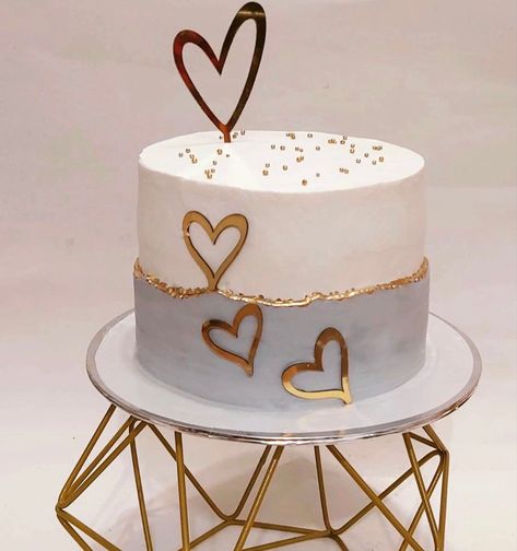 cake_tameshke February Cakes Birthday, Happy Aniversary Cakes Ideas, Anniversary Cake Designs Love, Cake For Love Man, February Cake Ideas, Anniversary Cakes Designs, Cake With Hearts Decoration, Simple Birthday Decorations For Men, Cake Designs For Anniversary