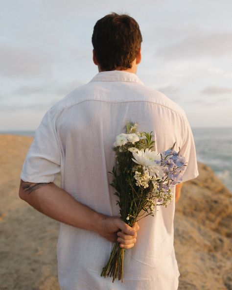 The luckiest & most loved little man already 💙🌊🕊️🩵🐚🐳 S + C chose an intimate gender reveal, with a surprise bouquet of blue flowers. Absolutely over the moon for you two & your sweet new addition to the family — #couplesphotography #couplesphotographer #wedding #elopmentwedding #genderreveal #pregnancyannouncement #baby #babyboy #genderrevealparty Outdoor Gender Reveal Photoshoot, Flower Bouquet Gender Reveal, Gender Reveal Bouquet, Flower Gender Reveal Photoshoot, Gender Reveal Intimate Ideas, Gender Revelation Ideas, Gender Reveal Intimate, Gender Reveal Flowers, Flower Gender Reveal