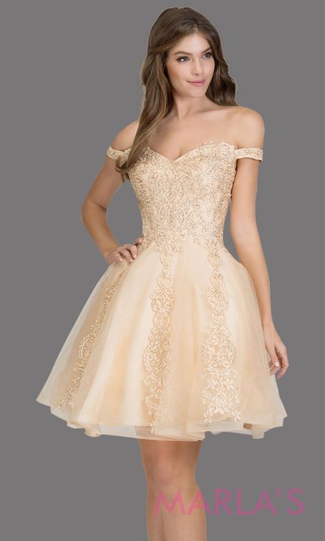 Short Gold Dresses Damas, Gold Dress Quinceanera Damas, Dama Dresses Champagne Pink, Champagne Dresses For Damas, Damas Dresses For Quince White And Gold, Golden Dama Dresses, Sweet 16 Court Dresses Gold, Quince Gold Dama Dresses, Cream Color Dama Dresses