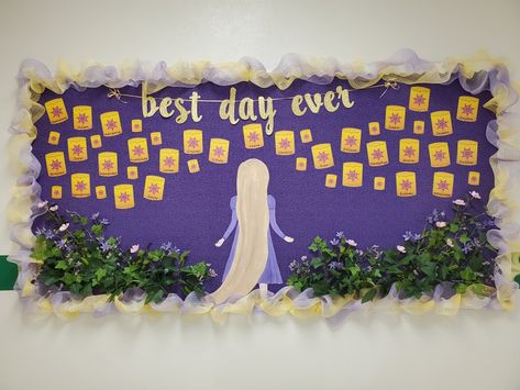 Princess Bulletin Board Ideas, Princess Classroom Theme, Disney Princess Bulletin Board, Disney Theme Decor, Tangled Themed Classroom, Rapunzel Classroom Theme, Disney Stage Decorations, Disney Princess Classroom Theme, Disney Party Decorations Diy