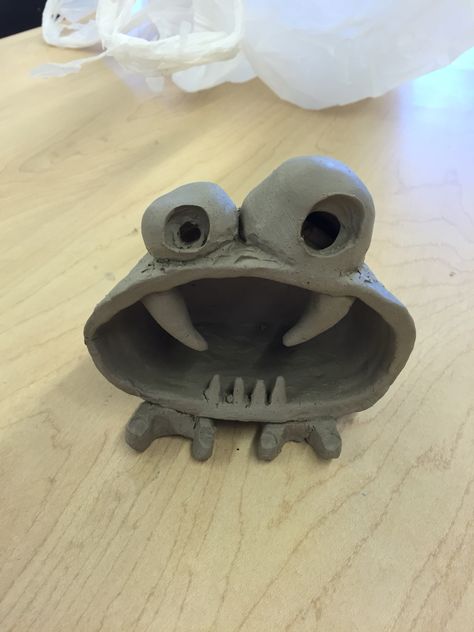 Monster Clay Sculpture Ideas, Ceramic Monsters Pinch Pots, Pinch Pot Monsters Clay, Clay Monster Ideas, Clay Monsters Easy, Clay Monsters Cute, Monster Ceramics, Pinch Pot Monsters, Monster Clay Sculpture