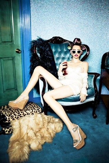 Dazed Digital | Ellen von Unwerth: Do Not Disturb! Jadah Doll, Shooting Studio, Juergen Teller, Paolo Roversi, Mario Sorrenti, Ellen Von Unwerth, High Fashion Photography, Tim Walker, Fashion Photography Inspiration