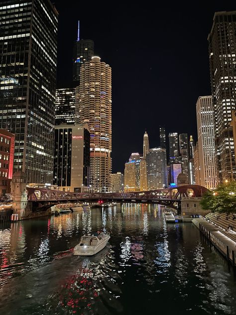 Chicago City Photography, Gibsons Italia Chicago, Chicago City Aesthetic Night, Travel To Chicago, Chicago Homes Suburbs, Chicago Hotels With View, Best Cities To Live In, Travel Aesthetic Chicago, Life In Chicago