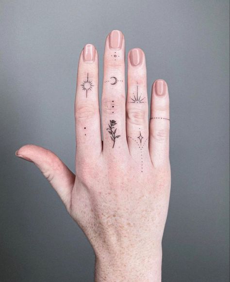 Celestial Finger Tattoo, Moon Finger Tattoos For Women, Moon Hand Tattoos For Women, Fingers Tattoos For Women, Minimalist Hand Tattoos For Women, Finger Moon Tattoo, Microtattoo For Women, Finger Tattoos Minimalist, Hand And Wrist Tattoos