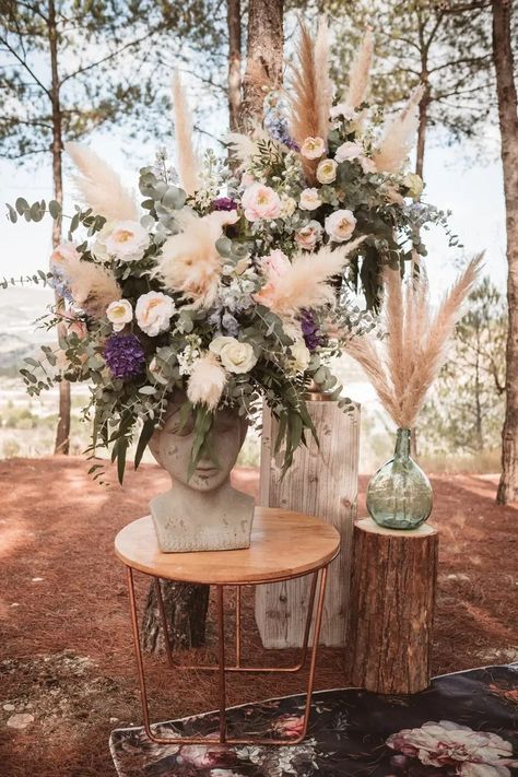 Purple And Pampas Grass Wedding, Lavender Pampas Grass Wedding, Lilac And Tan Wedding, Purple Pampas Grass Decor, Pampas Grass Flower Arrangements, Pampas Arrangement Wedding, Lilac Wedding Ideas, Lilac Wedding Dress, Lavender Wedding Theme