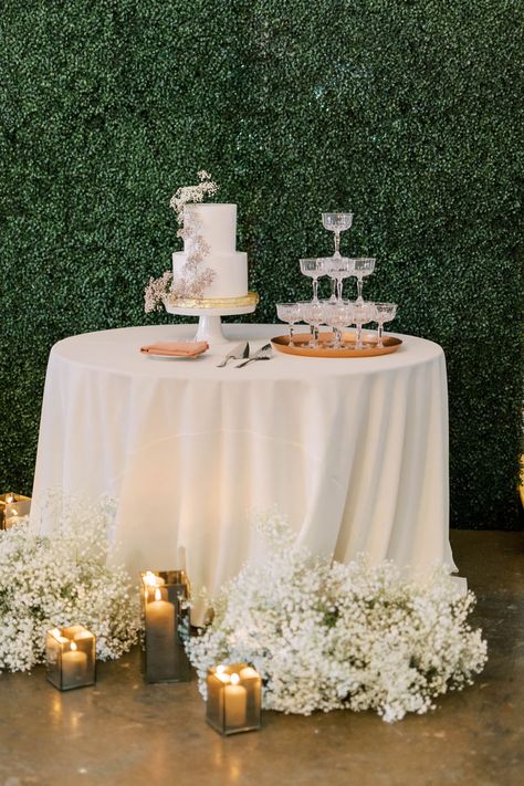 Table Cake Decoration Ideas, Cake And Champagne Table, Babys Breath Wedding Decorations, Bride Cake Table, Champagne Table Display, Baby Breath Table Decor, Birthday Cake Table Ideas, Baby’s Breath Wedding Decor, Cake Table Decorations Wedding