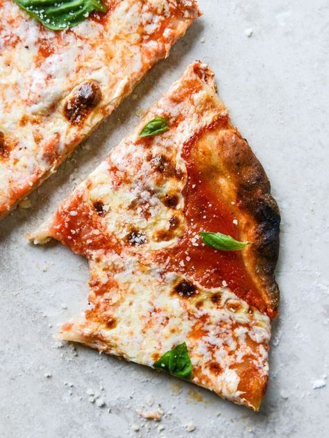 Cracker Crust Pizza Dough, Quick Pizza Crust, Pizza Stone Recipes, Individual Pizza, Crispy Pizza Crust, Pizza Vegan, Crispy Pizza, Pizza Crust Recipe, Pizza Ingredients