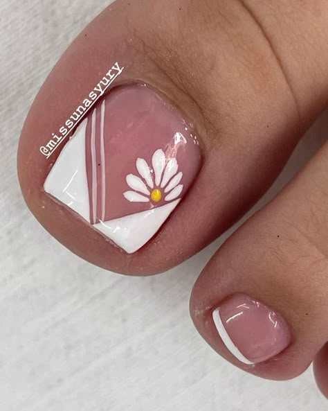 Ideas De Pedicure, Pedicure Tradicional, Design Summer Nails, Foot Nail Art, Easy Toe Nail Designs, Pedicure Nail Designs, Acrylic Toe Nails, Bright Summer Nails, Cute Toe Nails