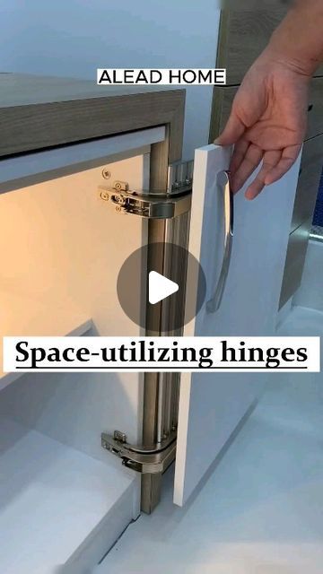 Fixing Kitchen Cabinets, Space Saving Ideas For Kitchen Cabinets, Space Saving Cabinet Door, Kitchen Mechanism Ideas, Cuboard Doors, Interior Design For Small Kitchen, Construction Hacks, Smart Kitchen Ideas, Kitchen Hinges