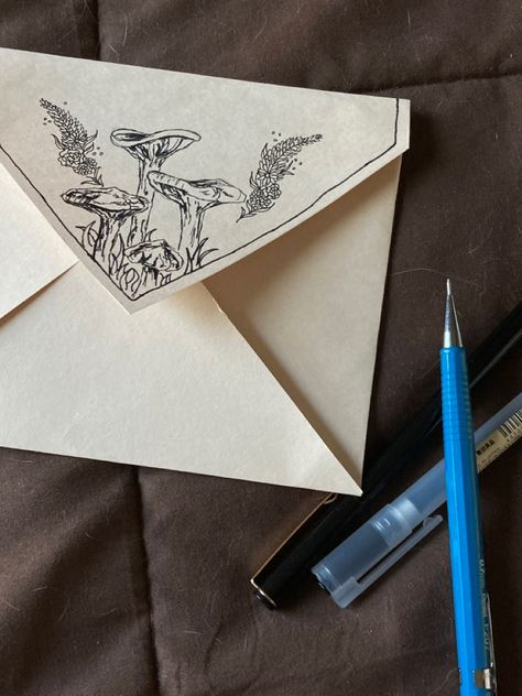 Envelope Art Flowers, Drawing On Envelopes Ideas, Old Time Letters Aesthetic, Hand Written Letters Aesthetic Vintage, Writing Letters Ideas Design, Pretty Letter Ideas, Pretty Letters Aesthetic, Snail Mail Envelopes Ideas, Decorative Letters Drawing