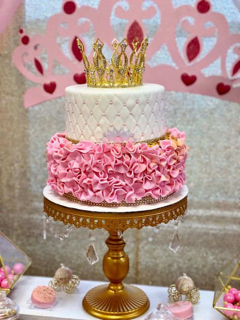 Princess Themed Cake, Royal Baby Shower Theme, Princess Baby Shower Cake, Baby Shower Party Planning, Baby Shower Princess Theme, Girl Shower Themes, Royal Baby Showers, Princess Birthday Cake