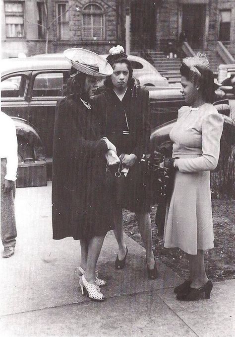 South Side, Chicago 1941 by Russell Lee Jamel Shabazz, Black Radiance, Blithe Spirit, African American Fashion, Three Women, Vintage Black Glamour, Post Mortem, The Windy City, Photo Vintage