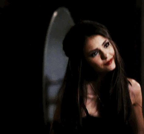 Katherine Pierce Pfp, Katherine Pierce Gifs, Tvd Aesthetic Gif, Tvd Gif, Tvdu Gif, Elena Gilbert Gifs, Elena Gilbert Gif Aesthetic, Nina Dobrev Gif Tvd, Tvd Witch Gif