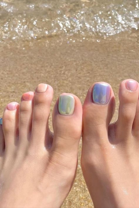 Toe Nail Colors Summer 2024, Toe Nail Inspo Summer, Beach Toe Nail Colors, Neutral Toe Nail Colors, Neutral Beach Nails, Italian Summer Nails, Summer Nail Sets, Pearl Nail Polish, Beach Toe Nails