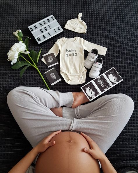 Diy Baby Bump Pictures, Pictures To Take While Pregnant, Maternity Belly Pictures, Pregnancy Journey Photos, Pregnant Photo Ideas At Home, Photo Pregnancy Ideas, Preganacy Pictures Aesthetic, Belly Pictures Pregnant, Baby Boy Maternity Shoot